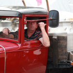 Optog-af-gamle-biler-i-gaden-ved-Høstfest-2013